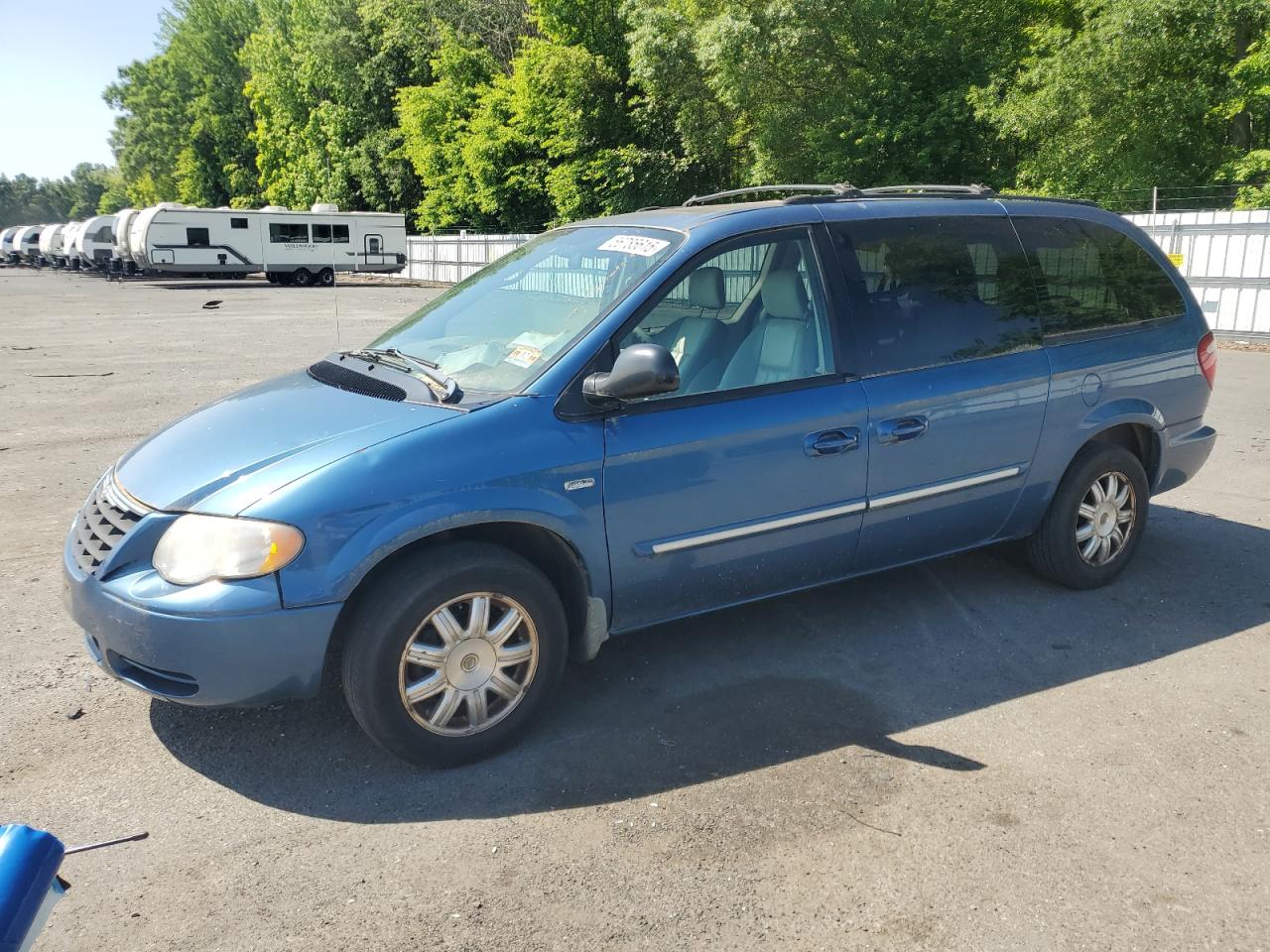 2005 Chrysler Town & Country Touring للبيع في Glassboro، NJ - Normal Wear
