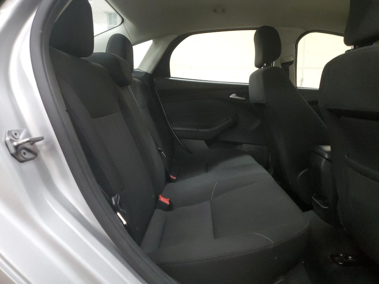2018 Ford Focus Se VIN: 1FADP3F26JL316452 Lot: 60532925