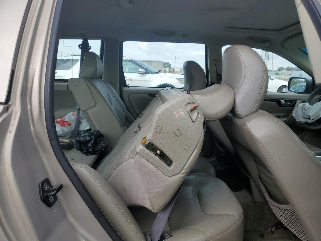 2002 Volvo V70 Xc VIN: YV1SZ58D621048659 Lot: 61043385
