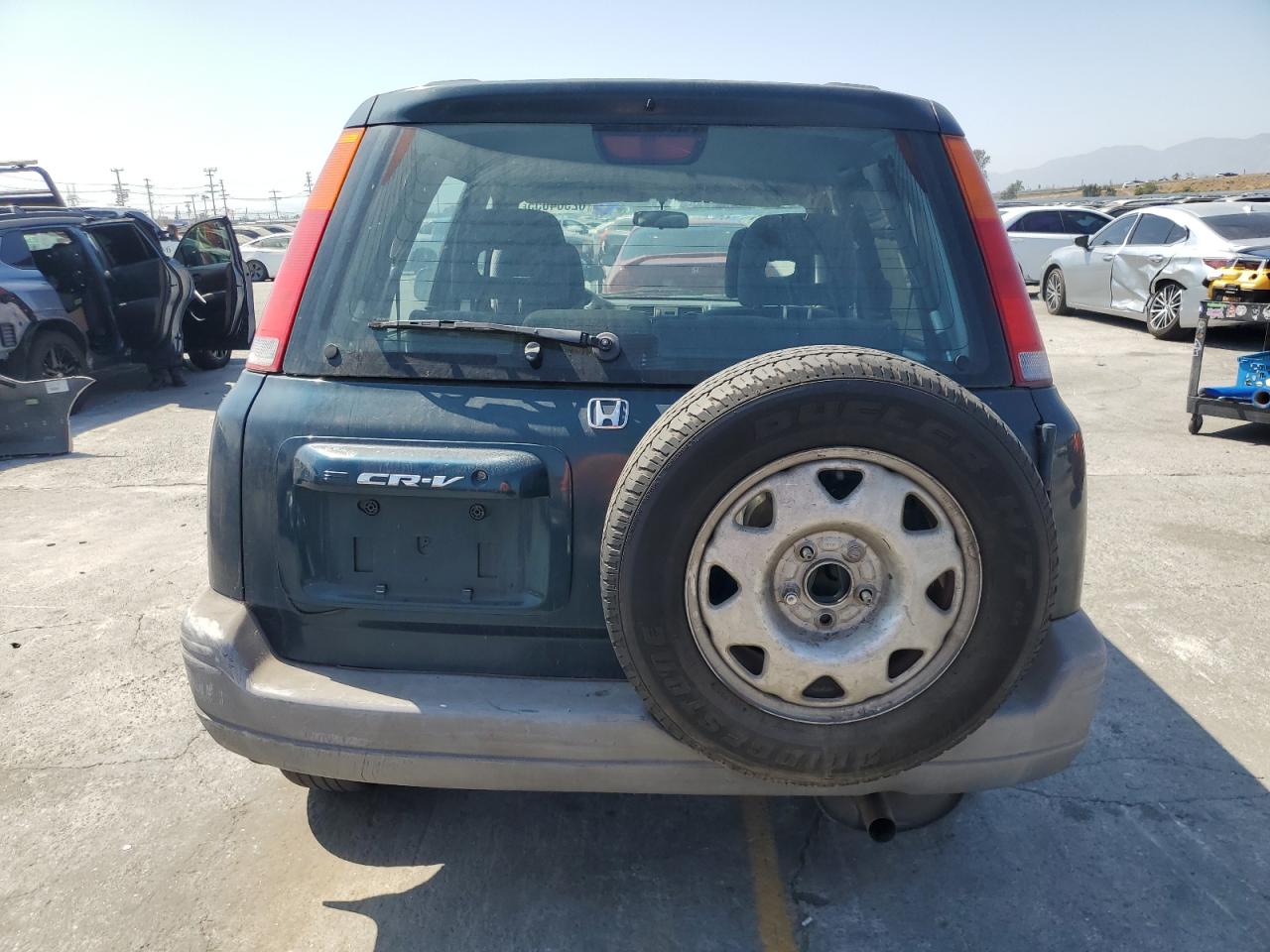 1998 Honda Cr-V Lx VIN: JHLRD2846WC018138 Lot: 62584055