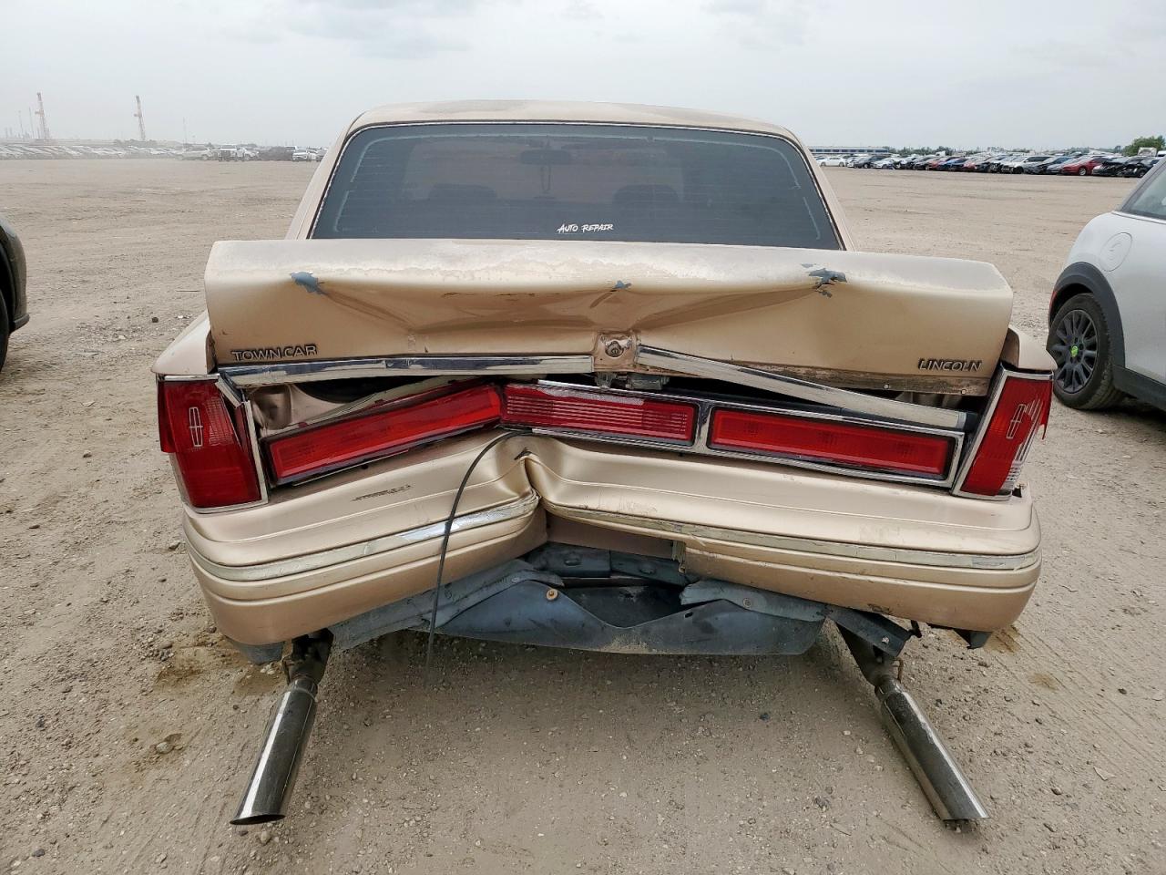 1996 Lincoln Town Car Signature VIN: 1LNLM82W6TY655685 Lot: 63032325