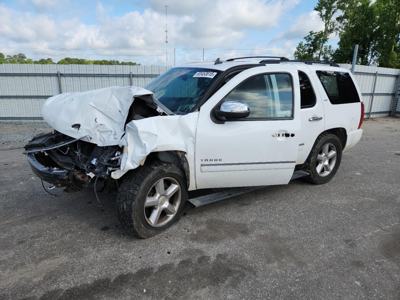 2011 Chevrolet Tahoe K1500 Ltz   იყიდება Dunn-ში, NC - All Over