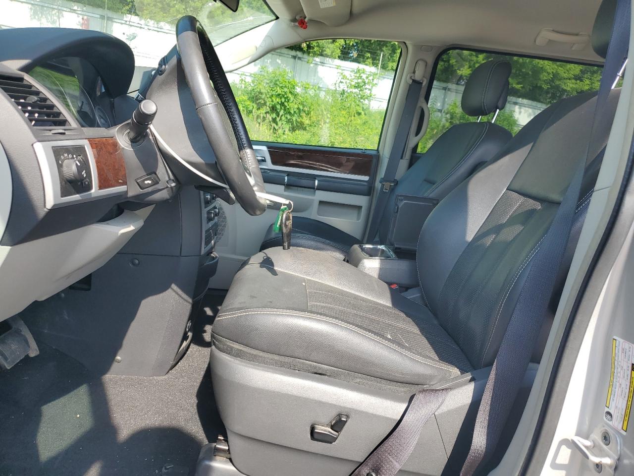 CHRYSLER MINIVAN 2010 VIN 2A4RR8DX8AR495990 фото 7