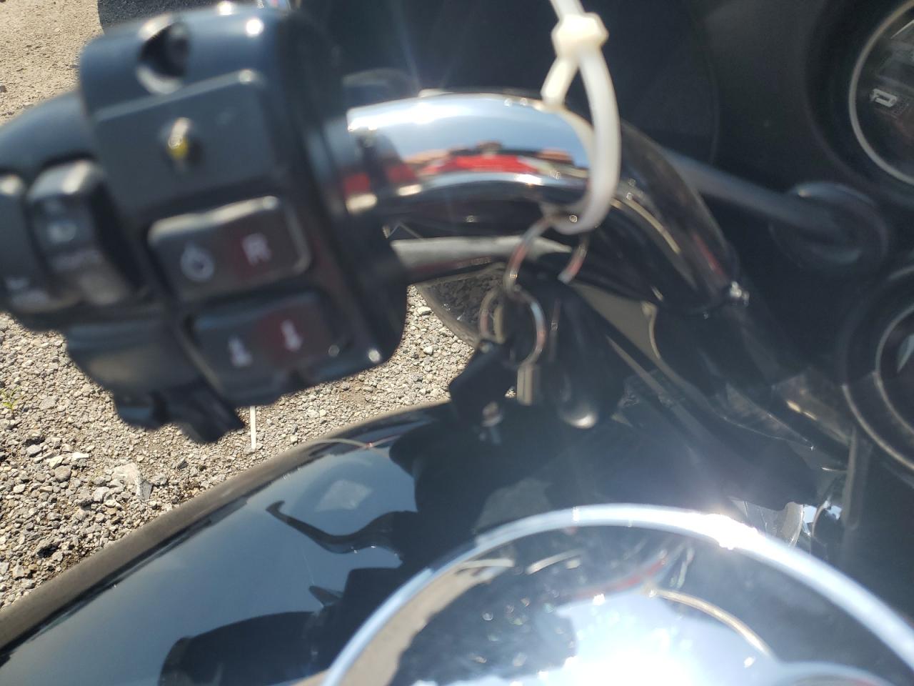2011 Harley-Davidson Flhtcutg VIN: 1HD1MAM18BB856251 Lot: 56959805