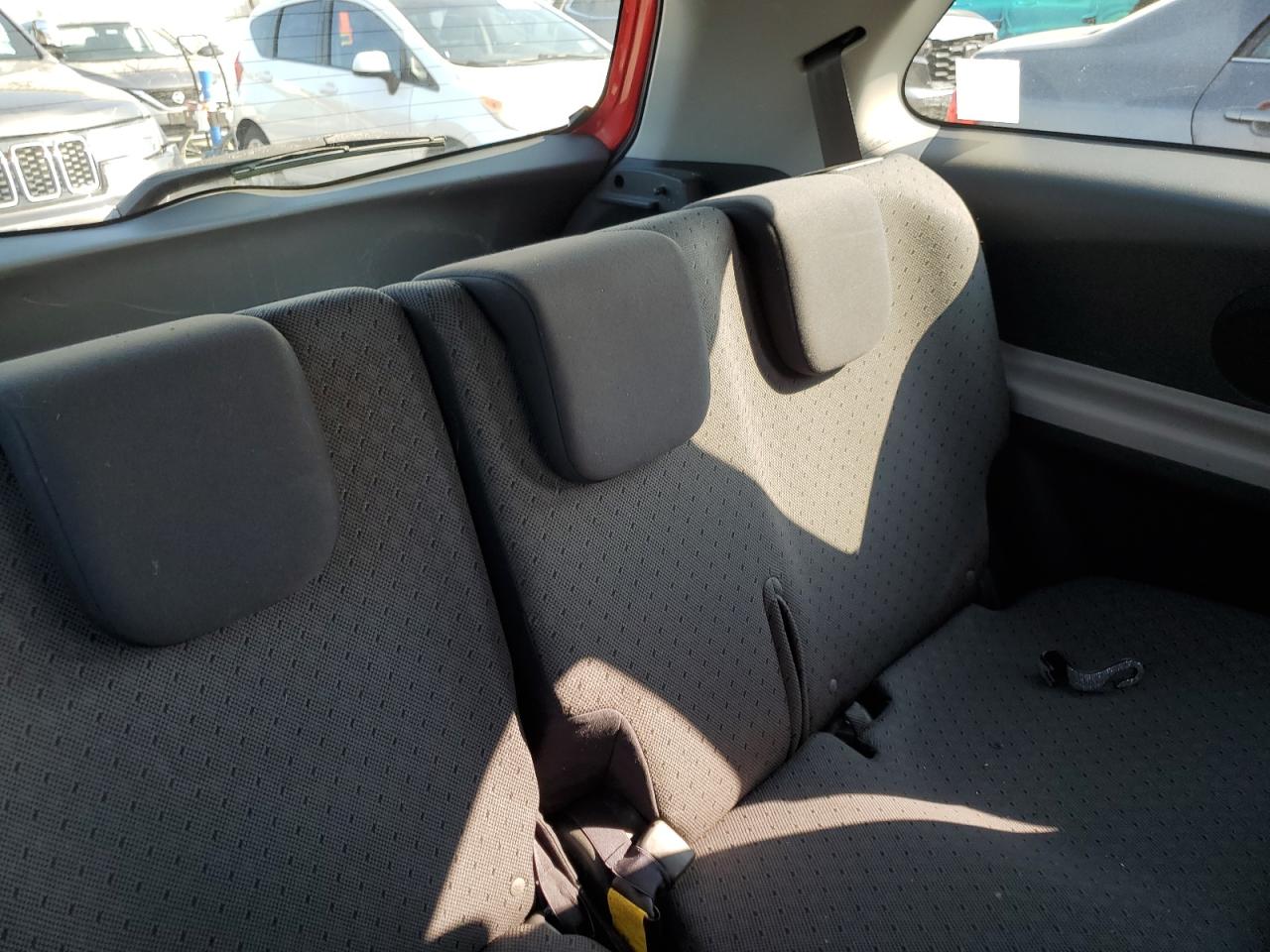 2010 Toyota Yaris VIN: JTDJT4K37A5282359 Lot: 62910095