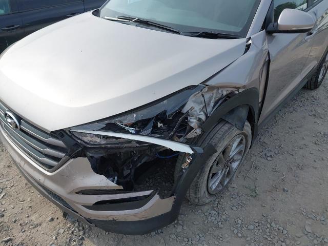 2015 HYUNDAI TUCSON SE