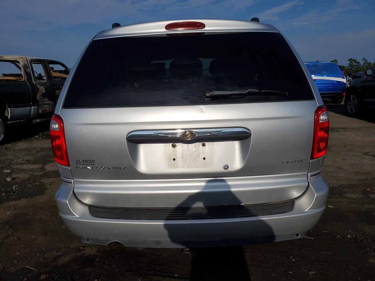 2005 Chrysler Town & Country Limited VIN: 2C8GP64L35R433342 Lot: 61472255