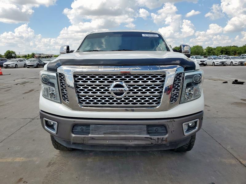 Pickups NISSAN TITAN 2016 Biały