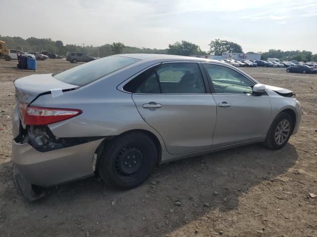 TOYOTA CAMRY 2015 Srebrny