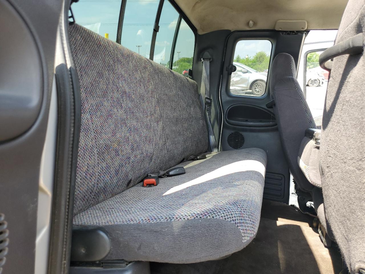 1999 Dodge Ram 2500 VIN: 3B7KF2362XG182518 Lot: 62145055