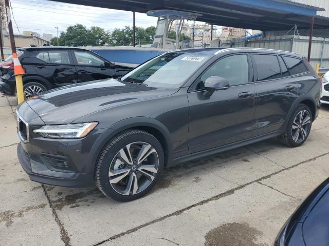 2025 Volvo V60 Cross Country Plus