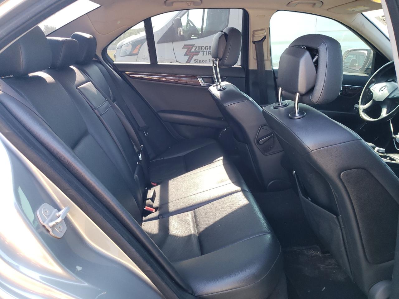 MERCEDES-BENZ C-CLASS 2009 VIN WDDGF81X09F237739 photo 10