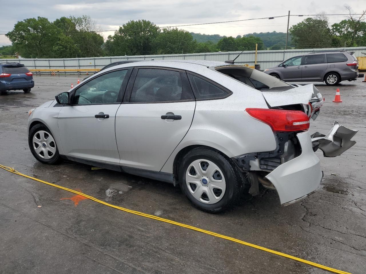 FORD FOCUS 2016 VIN 1FADP3E24GL367622 photo 2