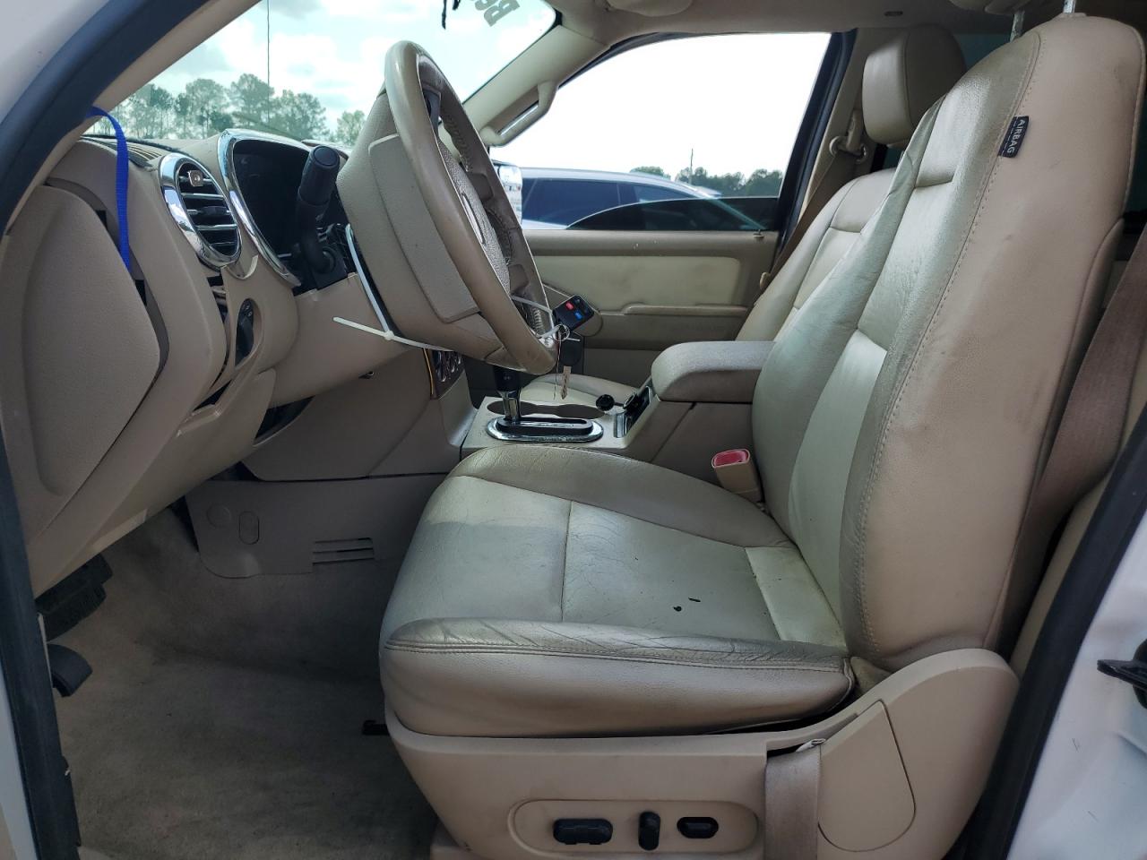 2008 Ford Explorer Eddie Bauer VIN: 1FMEU64E18UA01127 Lot: 60129005