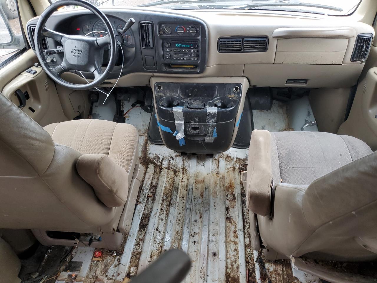 2001 Chevrolet Express G1500 VIN: 1GNFG15R111206689 Lot: 61071575