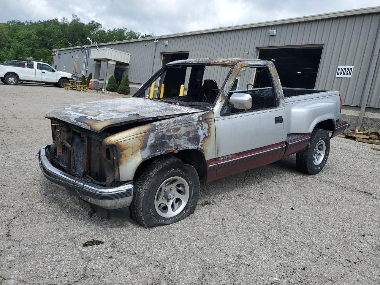 West Mifflin, PA에서 판매 중인 1988 Chevrolet Gmt-400 C1500   - Burn