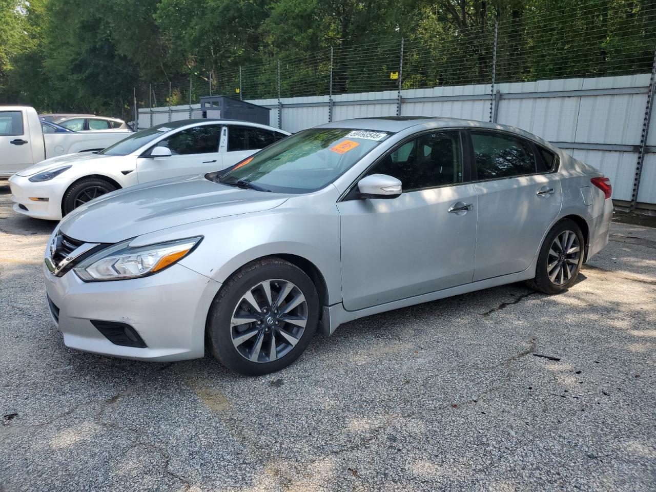 2016 Nissan Altima 2.5 for Sale in Austell, GA - Minor Dent/Scratches