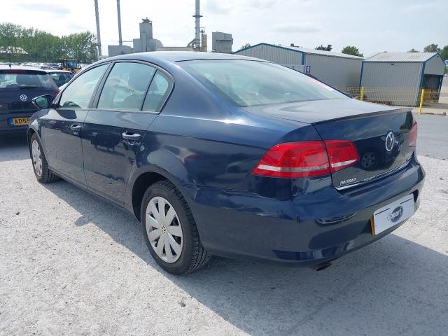 2013 VOLKSWAGEN PASSAT BLU