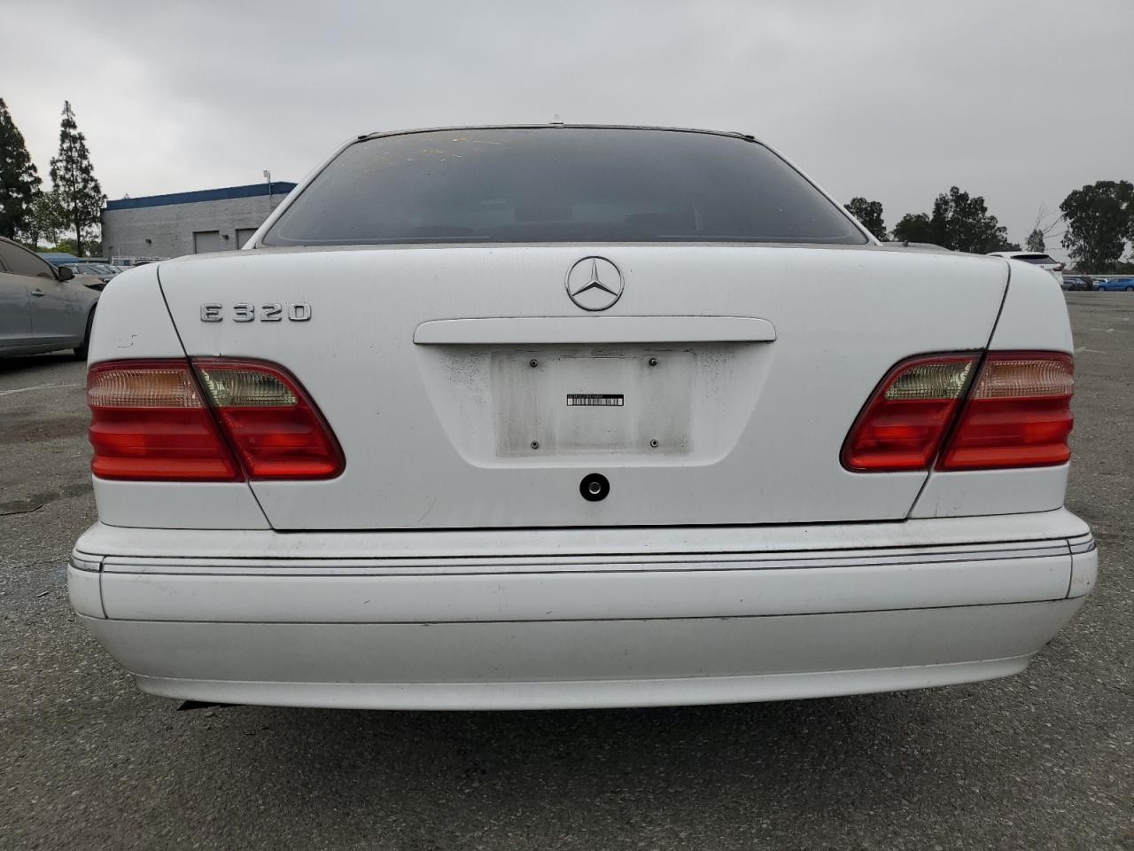 2000 Mercedes-Benz E 320 VIN: WDBJF65J2YB148009 Lot: 61628865