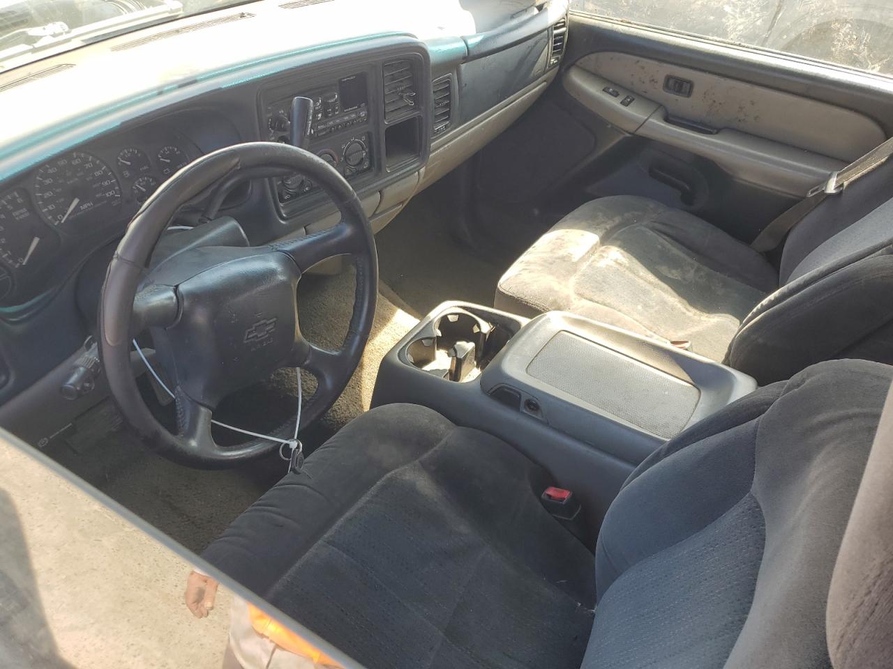 2002 Chevrolet Suburban C1500 VIN: 1GNEC16T82J219779 Lot: 61617045