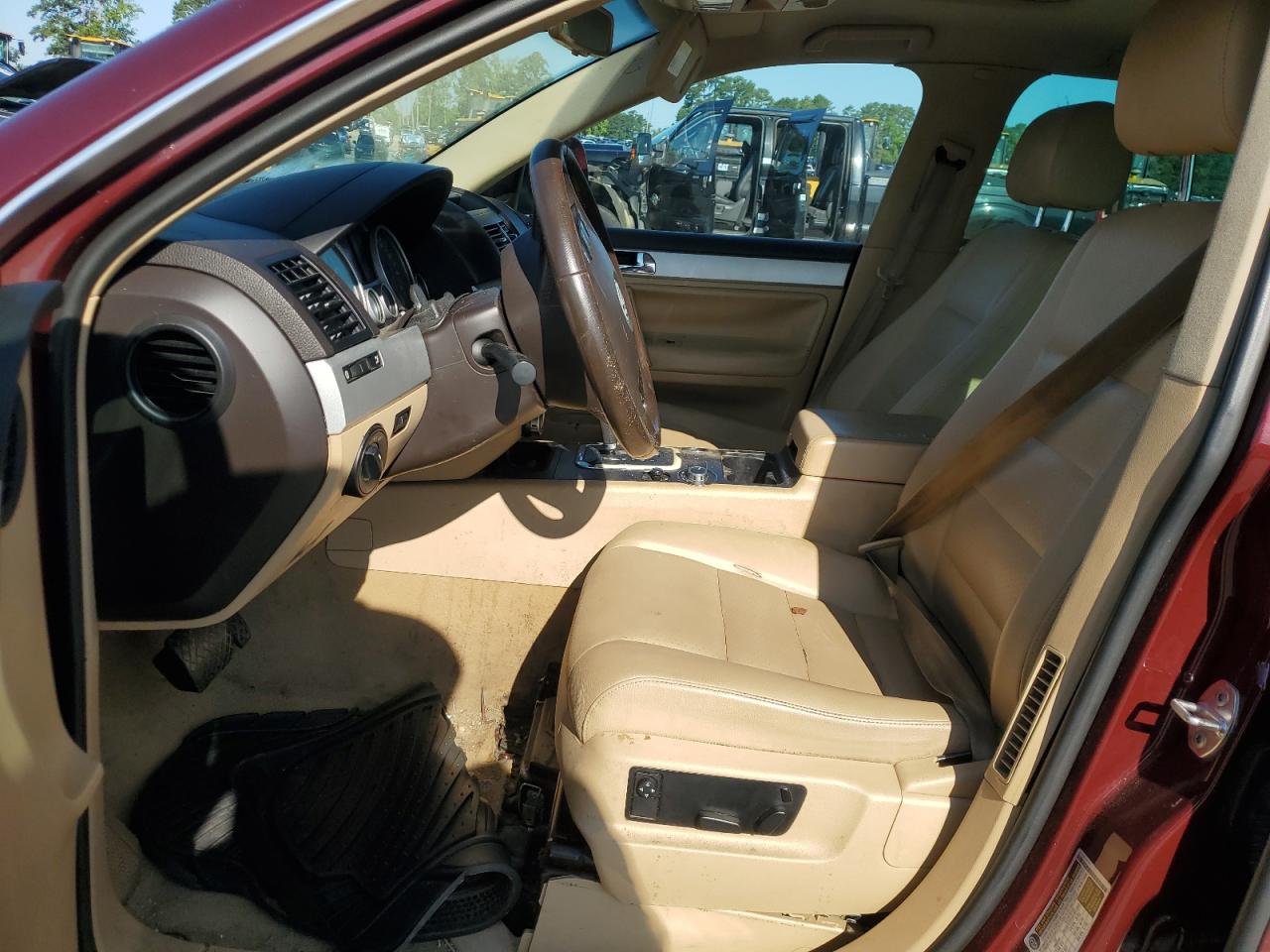 2008 Volkswagen Touareg 2 V6 VIN: WVGBE77L88D049983 Lot: 61398125