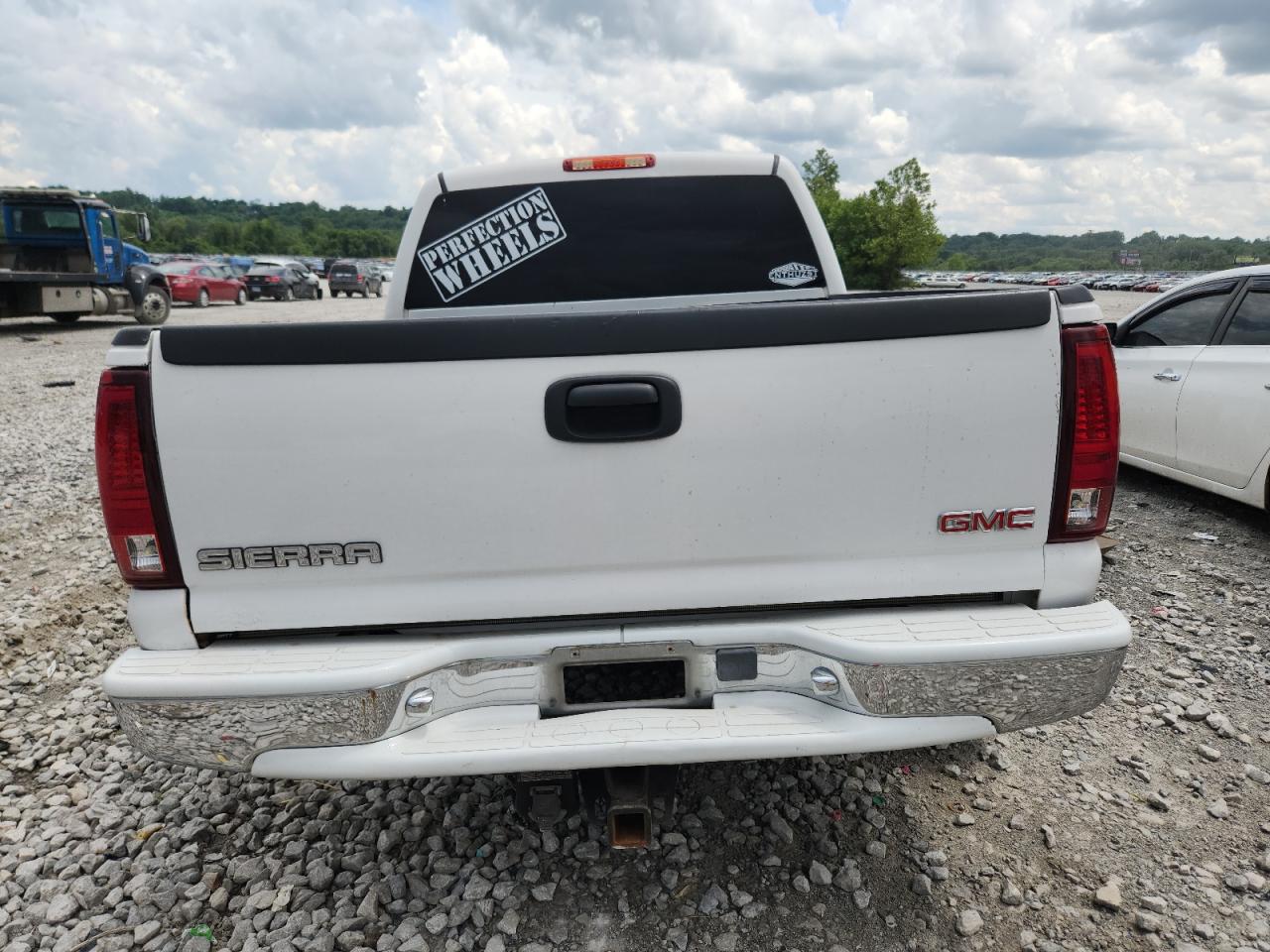 2005 GMC New Sierra K1500 VIN: 2GTEK13T851273940 Lot: 62730355