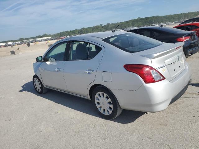  NISSAN VERSA 2018 Серебристый