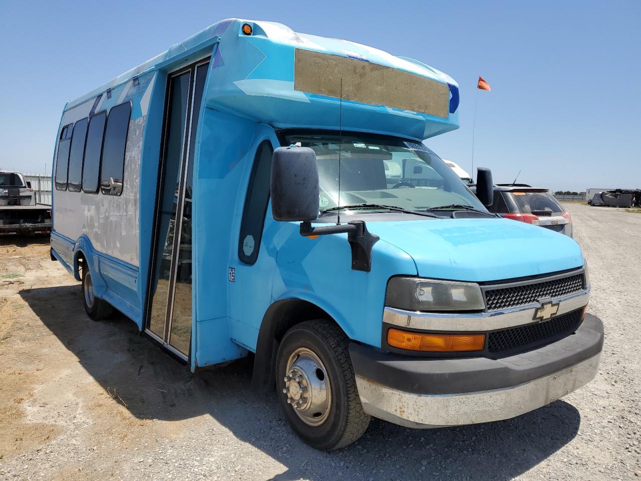 2015 Chevrolet Express G4500 на продаже в Fresno, CA - Minor Dent/Scratches