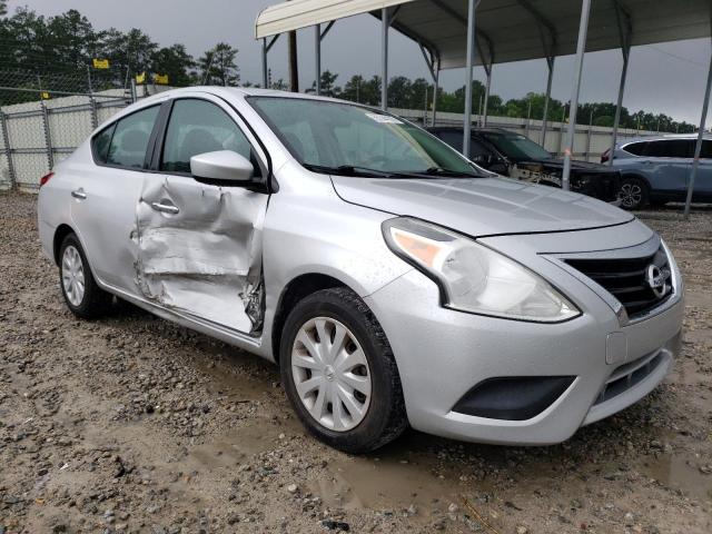  NISSAN VERSA 2018 Srebrny