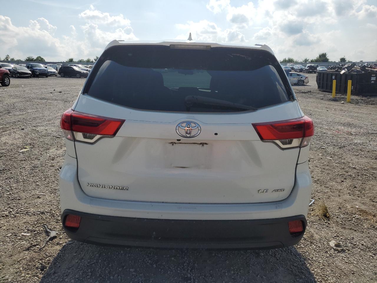 2018 Toyota Highlander Le VIN: 5TDBZRFH1JS857264 Lot: 62728685