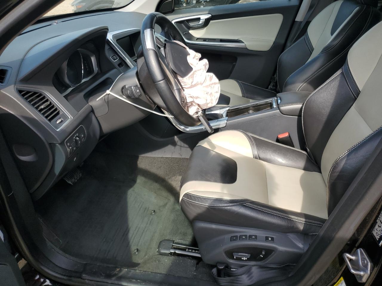 2017 Volvo Xc60 T5 Dynamic VIN: YV440MDR8H2035593 Lot: 62565755