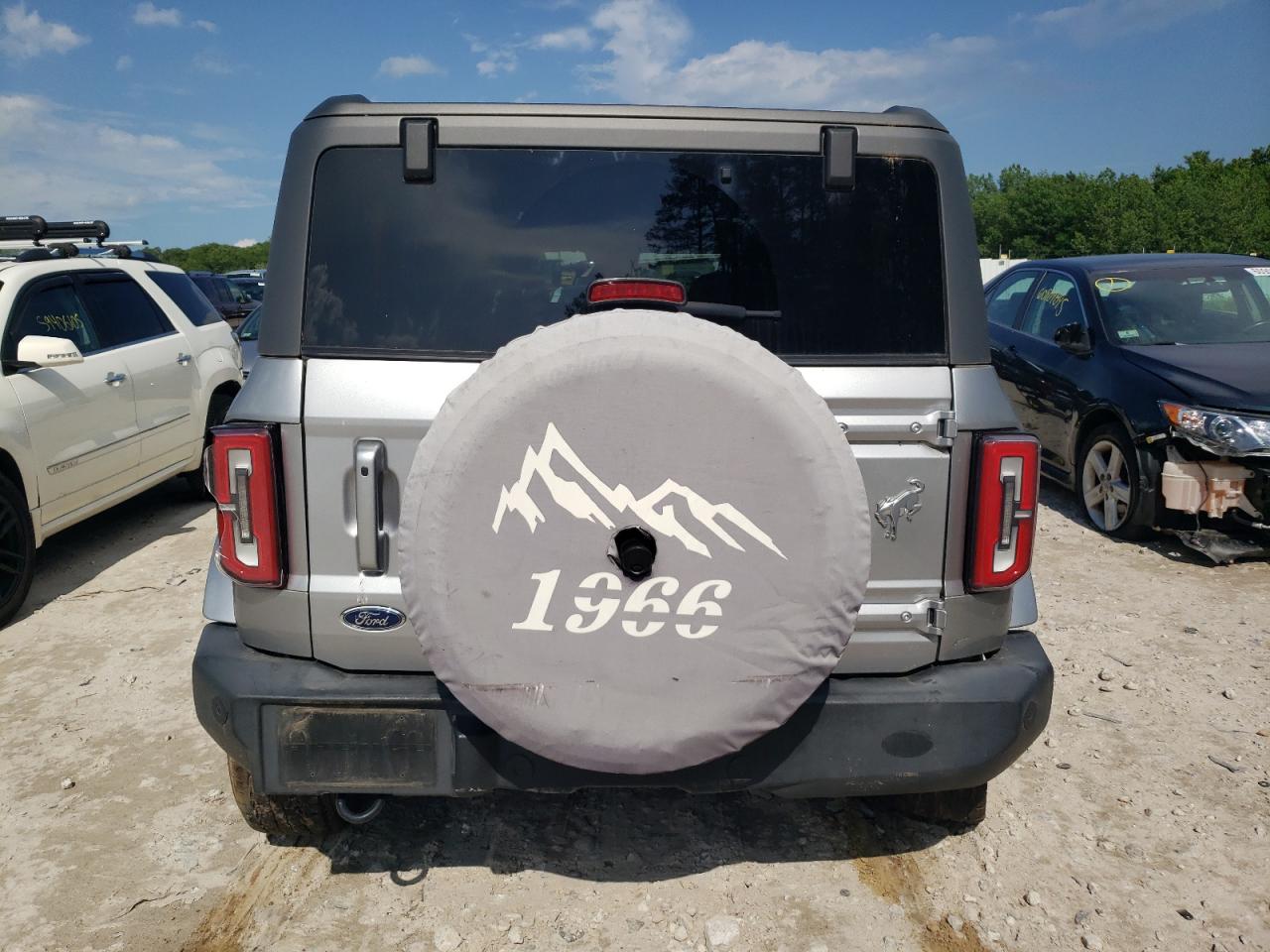 2022 Ford Bronco Base VIN: 1FMDE5DH4NLA87161 Lot: 61864015