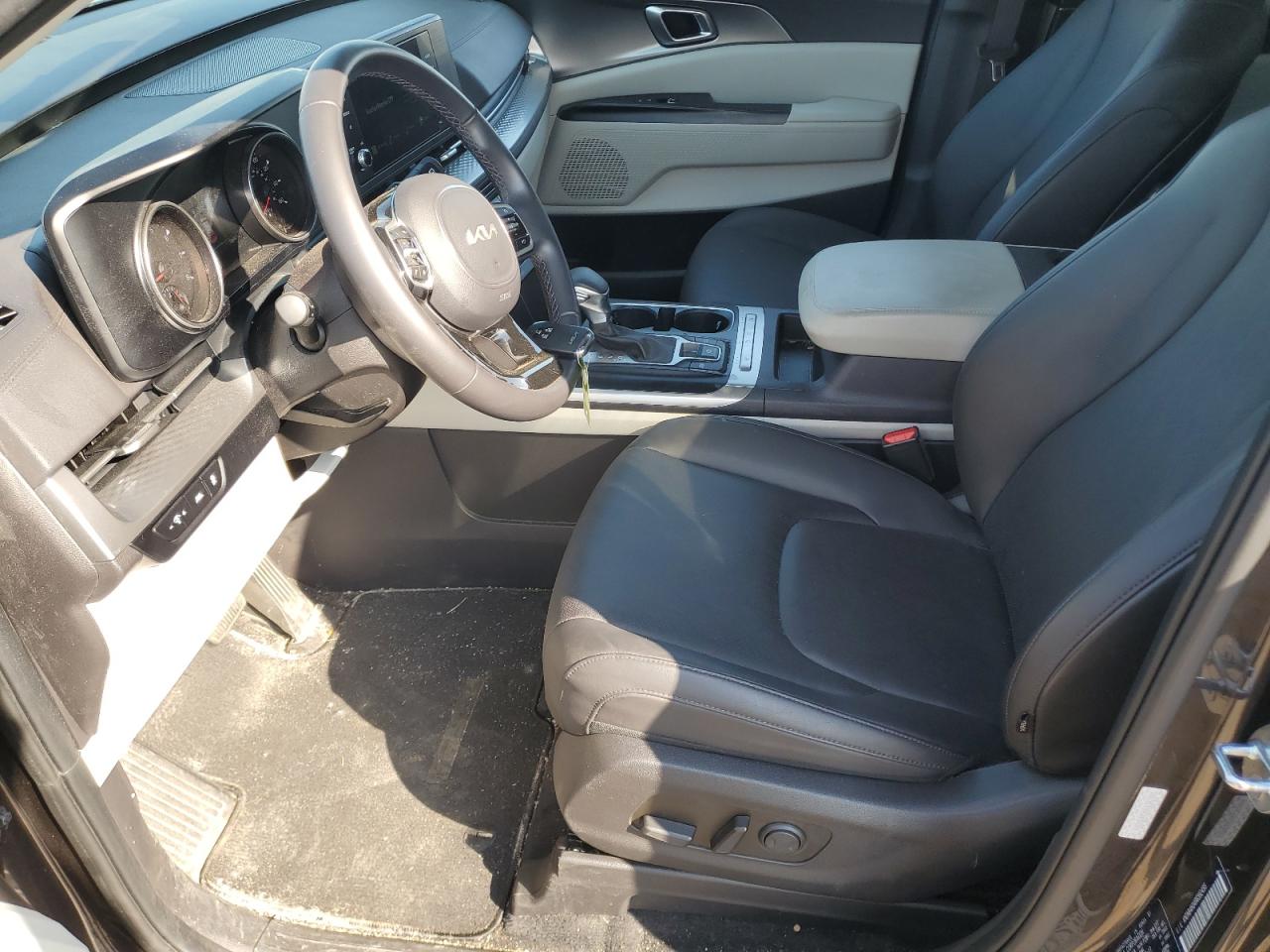 2024 Kia Carnival Lx VIN: KNDNB4H34R6392495 Lot: 60256835