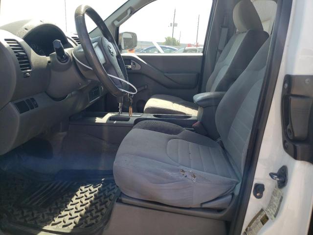 Pickups NISSAN FRONTIER 2013 Biały