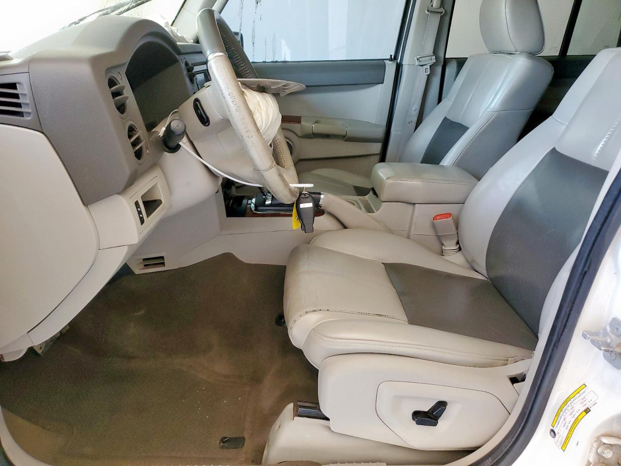 2008 Jeep Commander Limited VIN: 1J8HH58N28C130633 Lot: 61009065