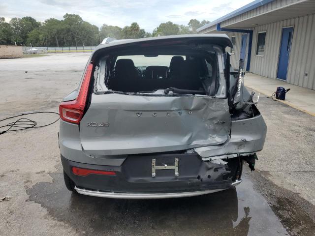  VOLVO XC40 CORE 2024 Серый