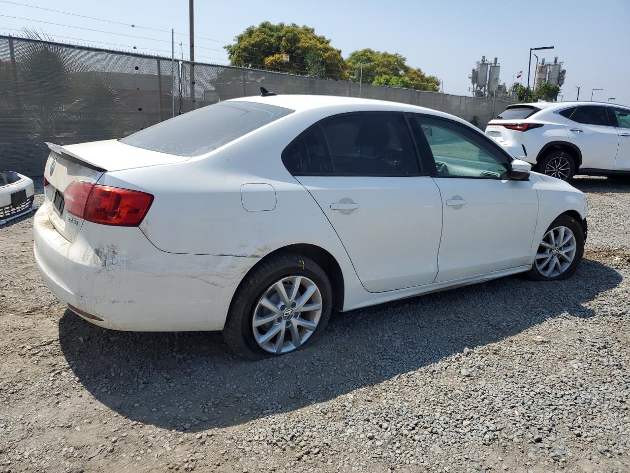VOLKSWAGEN JETTA 2011 VIN 3VWBX7AJ4BM050482 photo 3