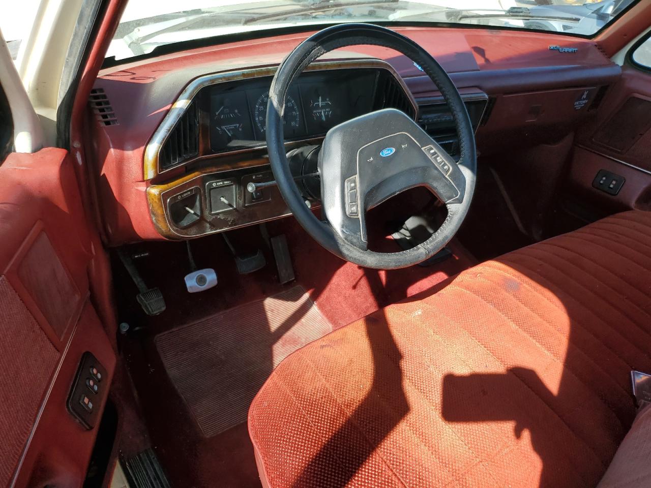 1990 Ford F150 VIN: 1FTDF15Y5LPA89323 Lot: 62608275
