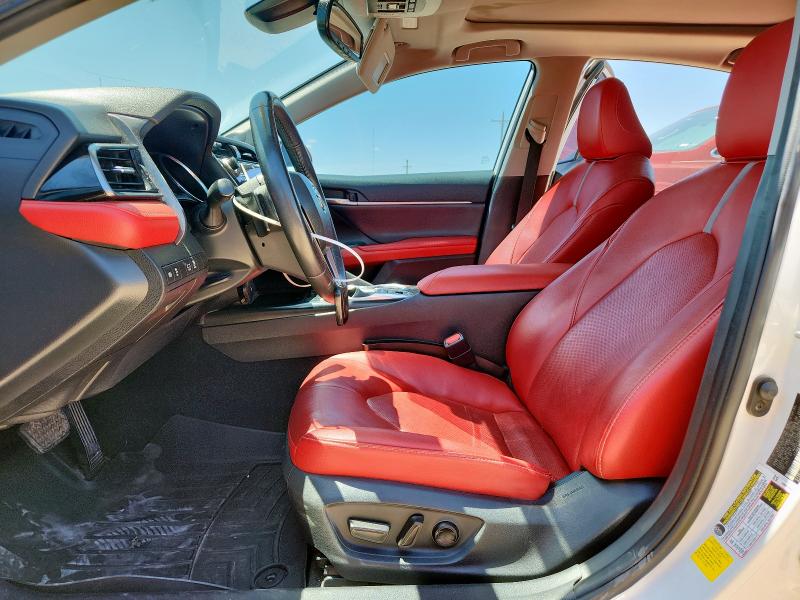  TOYOTA CAMRY 2020 Белы