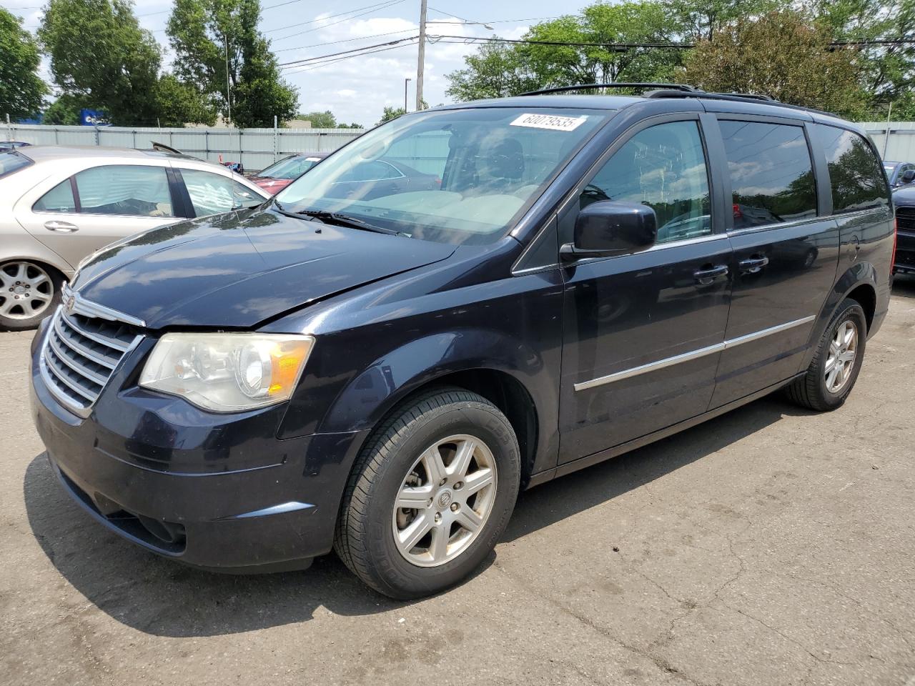 2010 Chrysler Town & Country Touring იყიდება Moraine-ში, OH - Front End