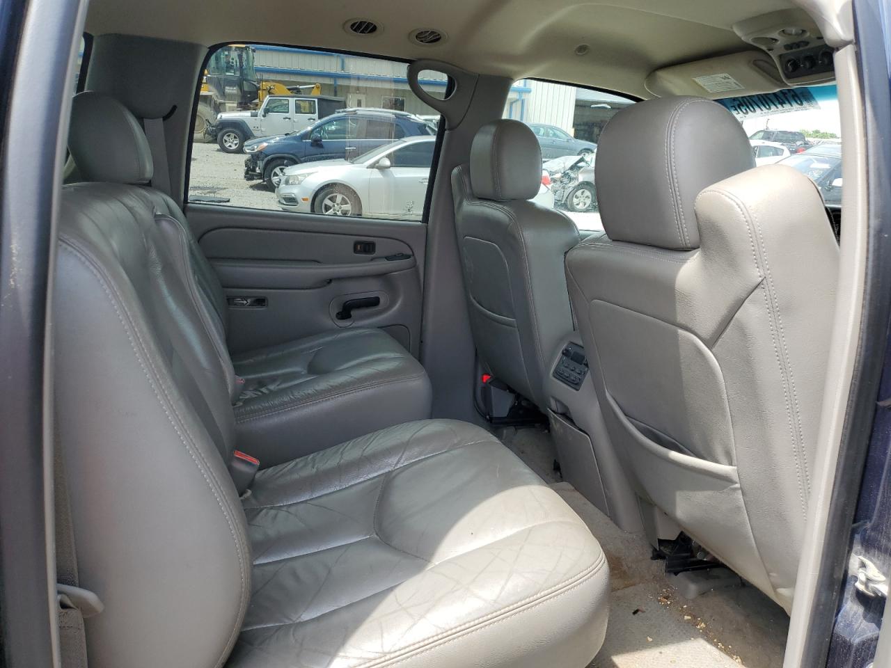 2004 Chevrolet Suburban K1500 VIN: 1GNFK16Z24J152692 Lot: 61470705