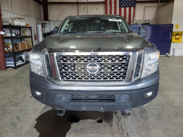  NISSAN TITAN 2017 Gray