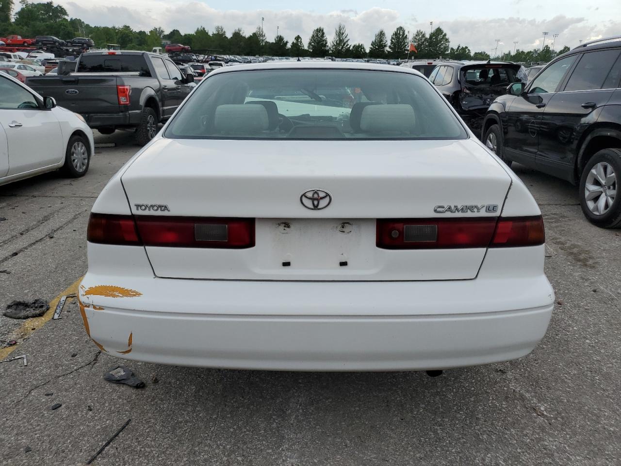 1999 Toyota Camry Le VIN: JT2BG28K8X0325620 Lot: 61139055