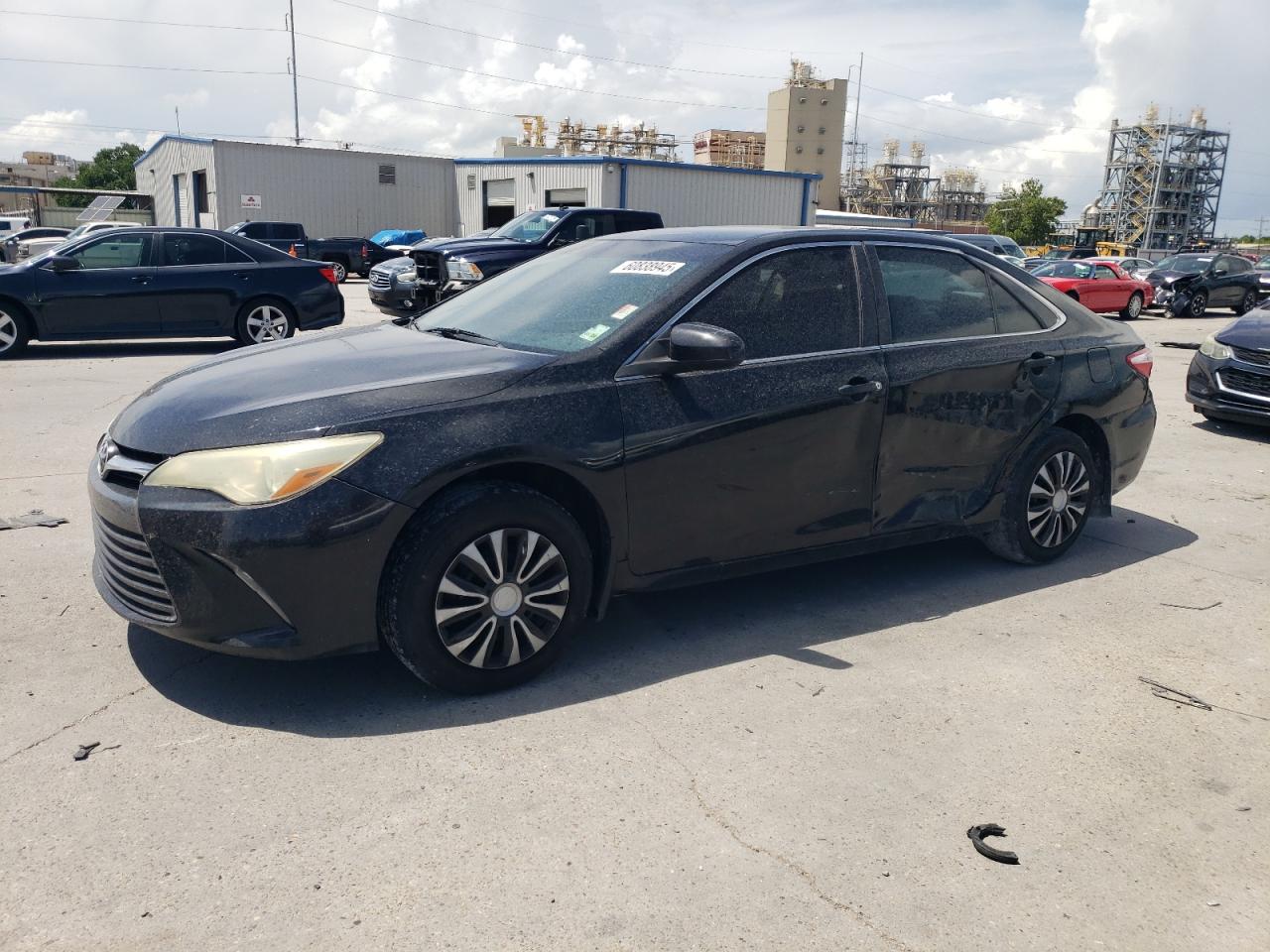 2016 Toyota Camry Le იყიდება New Orleans-ში, LA - Front End