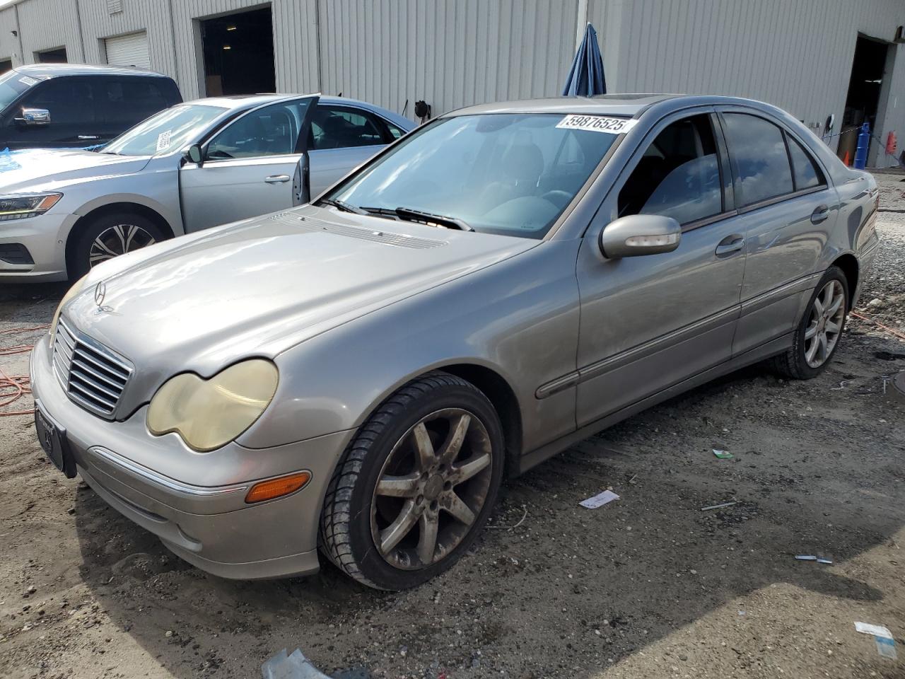 2004 Mercedes-Benz C 230K Sport Sedan продається в Jacksonville, FL - Minor Dent/Scratches