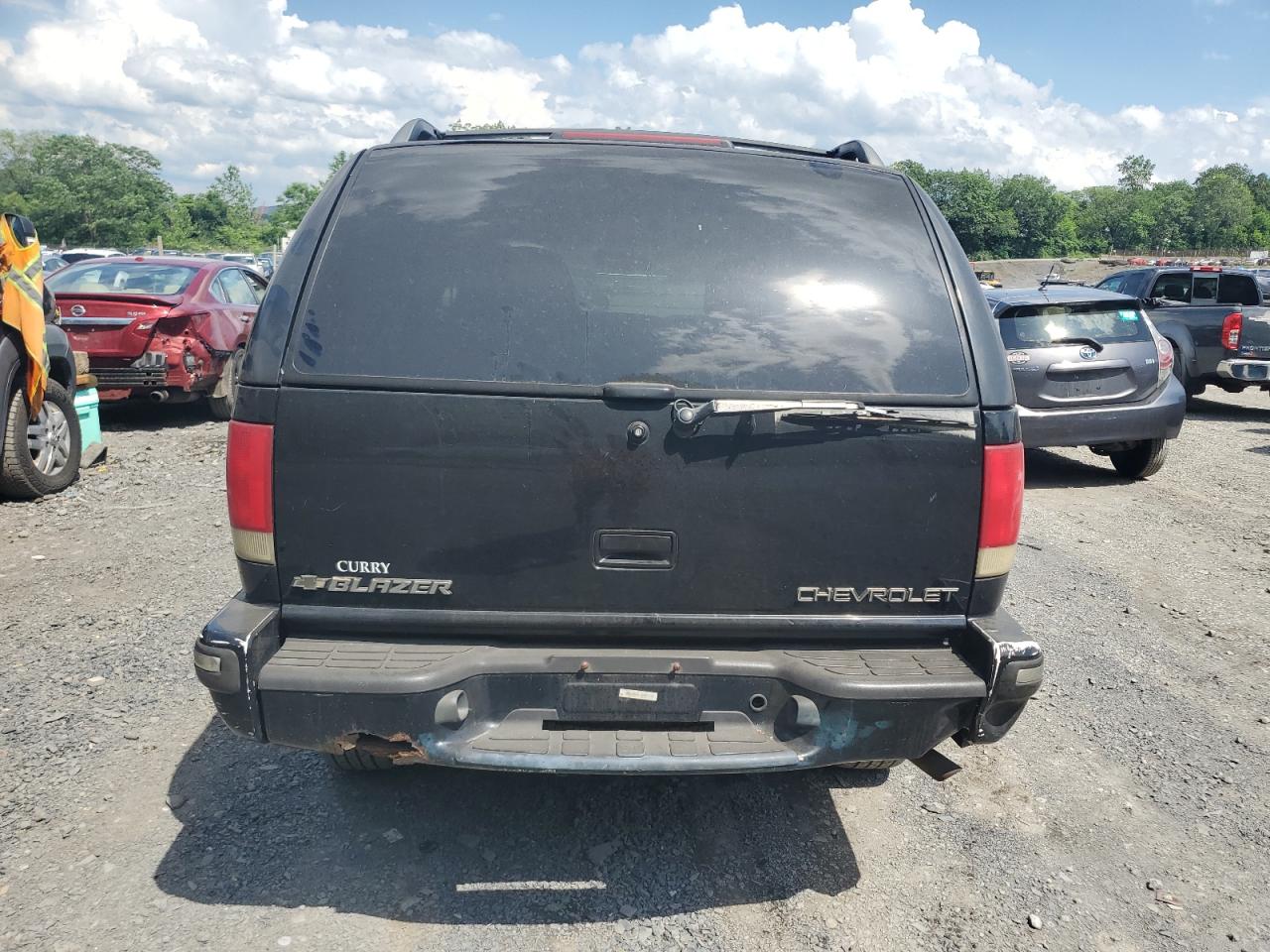 1998 Chevrolet Blazer VIN: 1GNDT13W6W2102082 Lot: 61773115