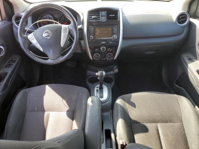  NISSAN VERSA 2018 Czerwony