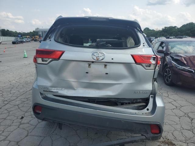  TOYOTA HIGHLANDER 2018 Srebrny