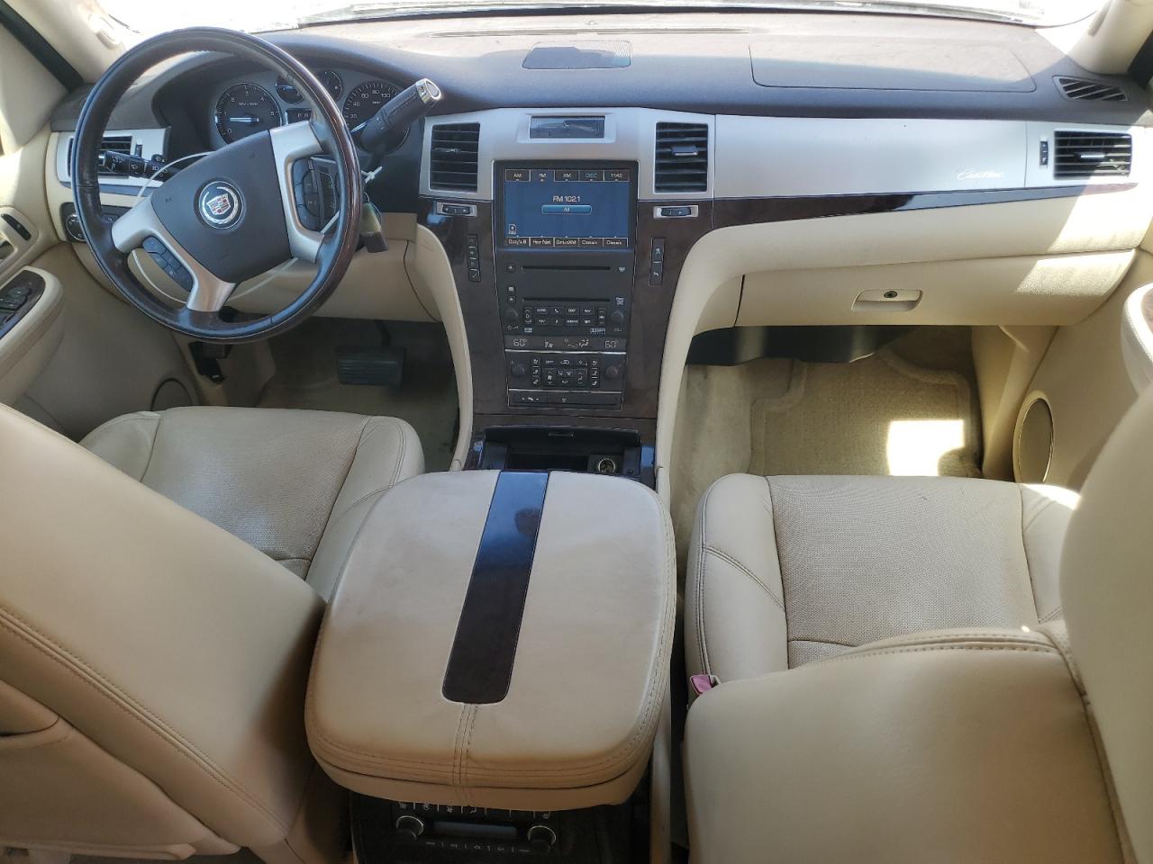 2008 Cadillac Escalade Luxury VIN: 1GYFK63848R173529 Lot: 62753765