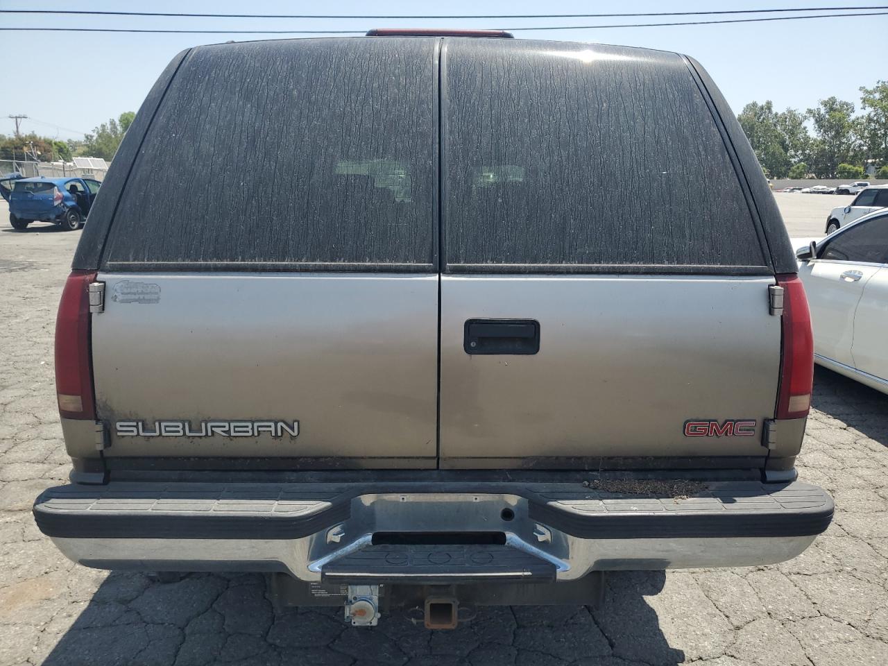 1999 GMC Suburban K2500 VIN: 1GDGK26J6XJ777755 Lot: 61842385